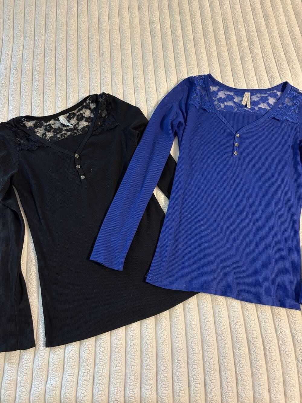 2-Piece Waffle Knit Henley Long Sleeve Top Lace Trim Women’s Medium Blue Black